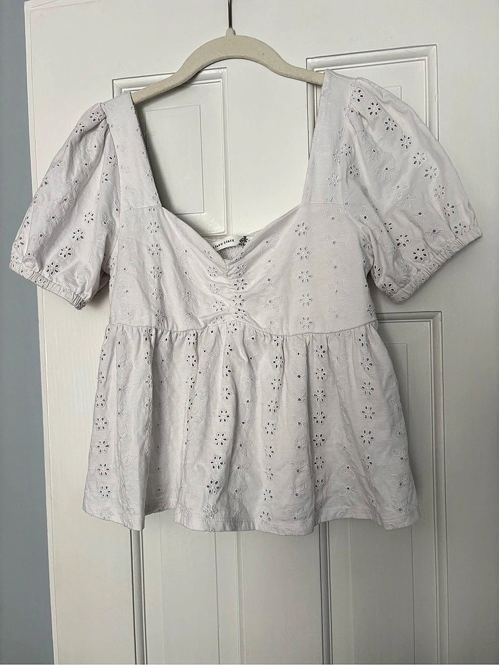 Altar'd State Embroidered Blouse in White Size Small Like New
